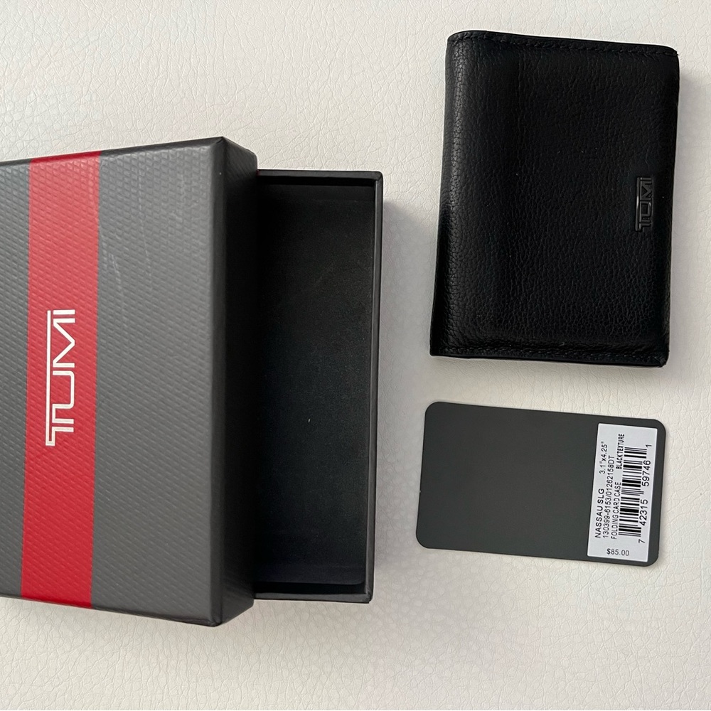 TUMI 7 slot credit card holder